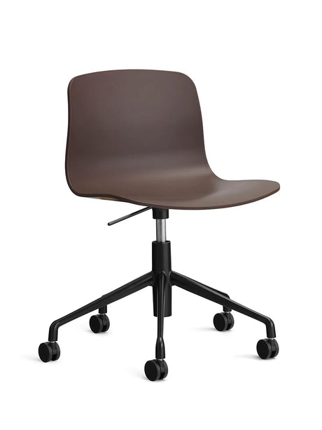 About a Chair AAC50 fra Hay - Raisin / Sort pulverlakeret aluminum - Jacobsen Plus
