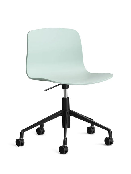 About a Chair AAC50 fra Hay - Dusty Mint / Sort pulverlakeret aluminum - Jacobsen Plus