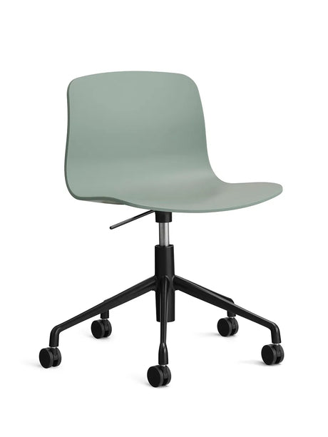 About a Chair AAC50 fra Hay - Fall Green / Sort pulverlakeret aluminum - Jacobsen Plus