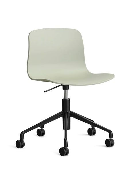 About a Chair AAC50 fra Hay - Pastel green / Sort pulverlakeret aluminum - Jacobsen Plus