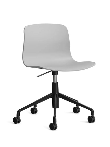 About a Chair AAC50 fra Hay - Concrete grey / Sort pulverlakeret aluminum - Jacobsen Plus