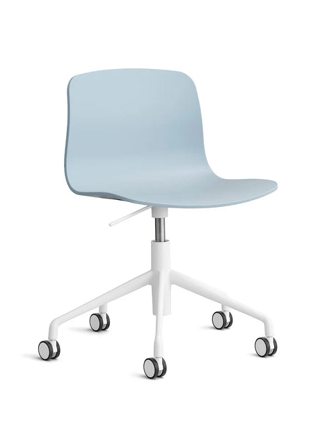 About a Chair AAC50 fra Hay - Slate Blue / Hvid pulverlakeret aluminium - Jacobsen Plus