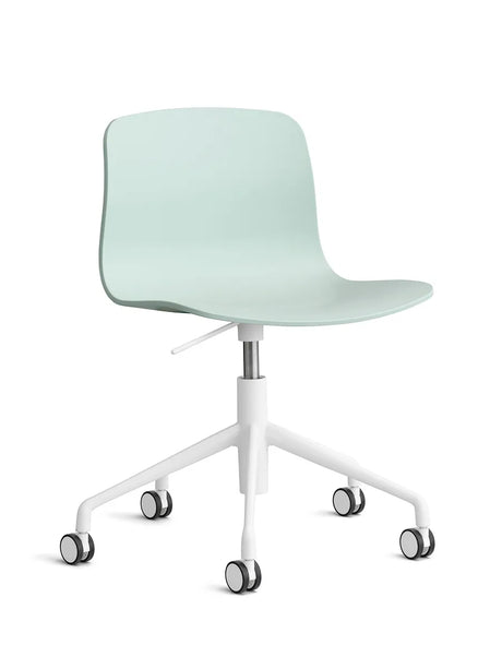 About a Chair AAC50 fra Hay - Dusty Mint / Hvid pulverlakeret aluminium - Jacobsen Plus