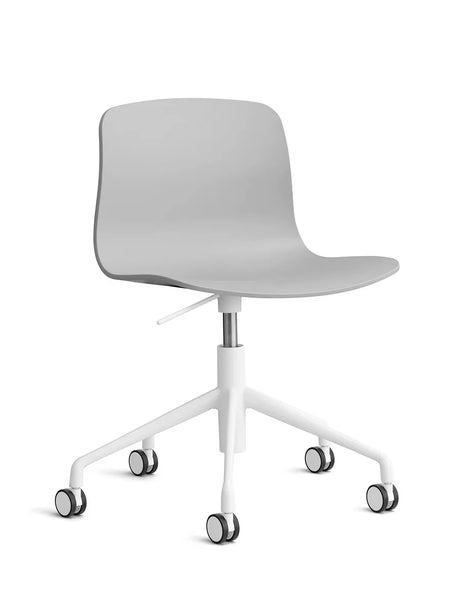 About a Chair AAC50 fra Hay - Concrete grey / Hvid pulverlakeret aluminium - Jacobsen Plus