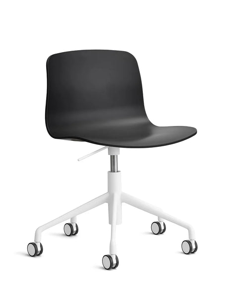 About a Chair AAC50 fra Hay - Black / Hvid pulverlakeret aluminium - Jacobsen Plus