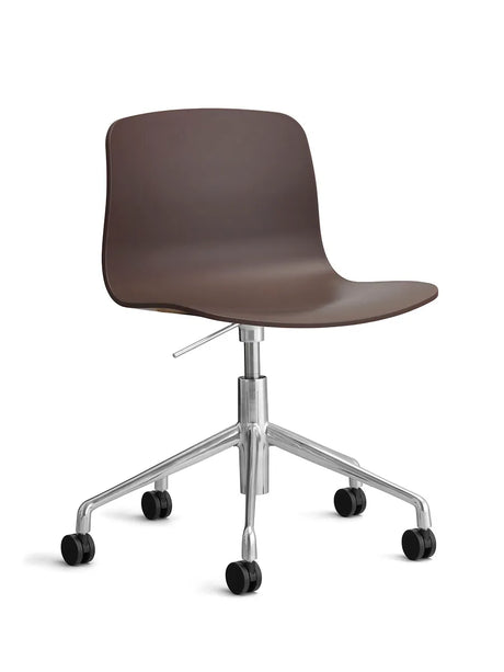 About a Chair AAC50 fra Hay - Raisin / Poleret aluminium - Jacobsen Plus