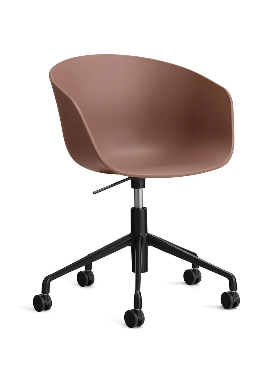 About a Chair AAC52 fra Hay