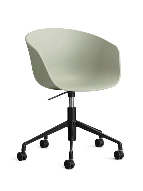 About a Chair AAC52 fra Hay - Pastel green / Sort pulverlakeret aluminum - Jacobsen Plus