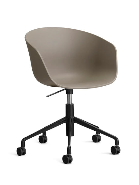 About a Chair AAC52 fra Hay - Khaki / Sort pulverlakeret aluminum - Jacobsen Plus