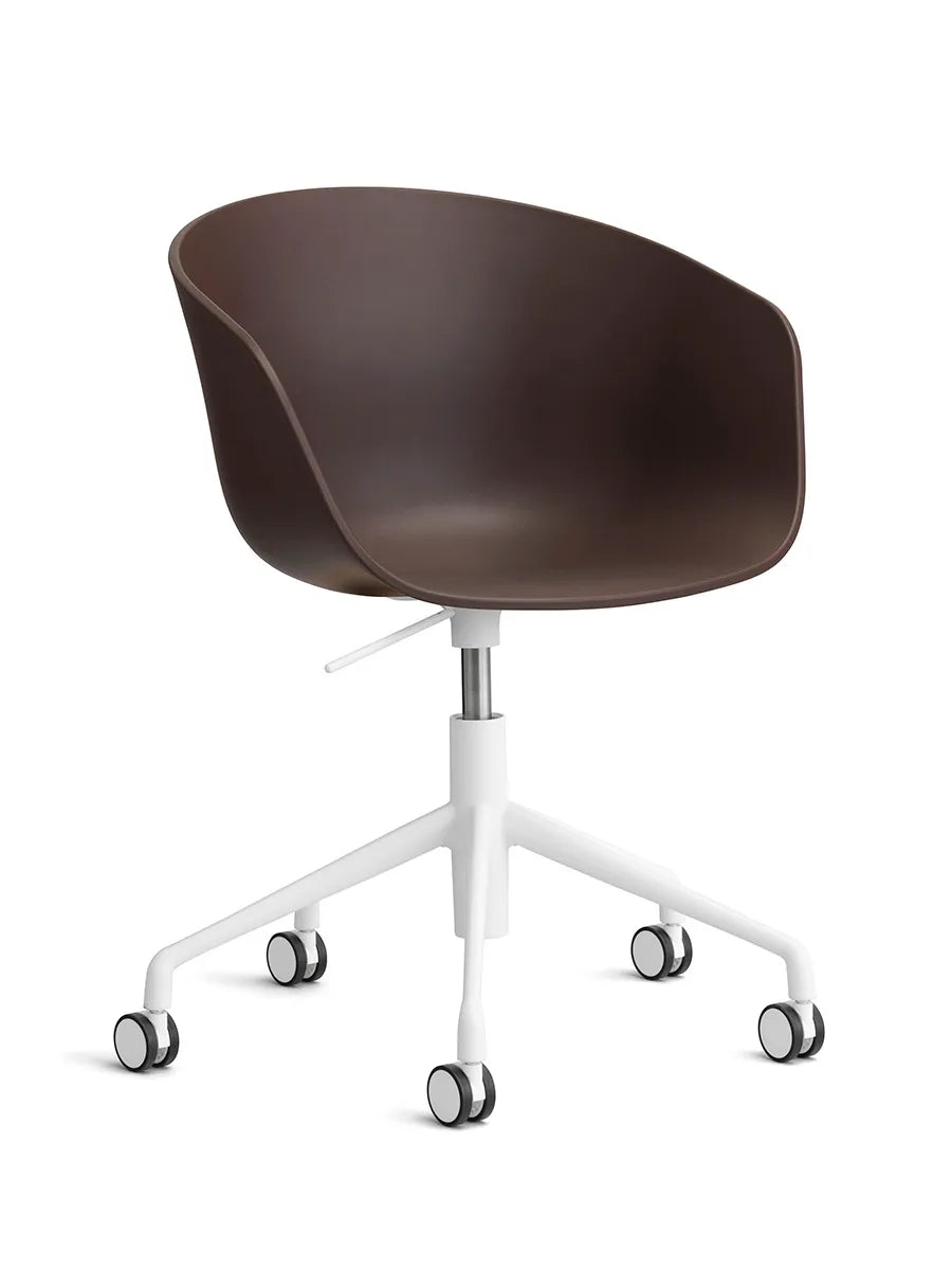 About a Chair AAC52 fra Hay