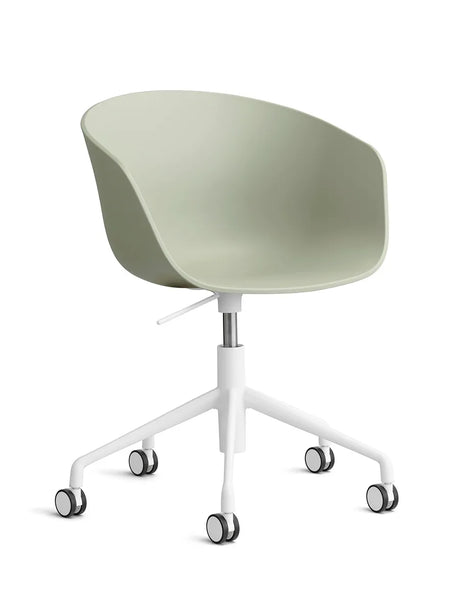 About a Chair AAC52 fra Hay - Pastel green / Hvid pulverlakeret aluminium - Jacobsen Plus