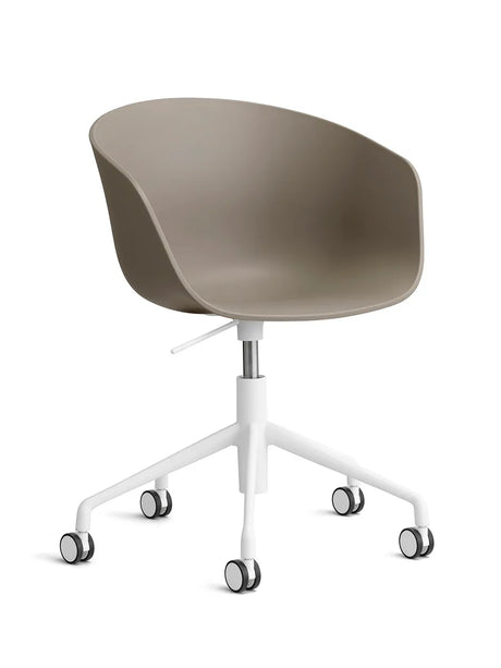 About a Chair AAC52 fra Hay - Khaki / Hvid pulverlakeret aluminium - Jacobsen Plus