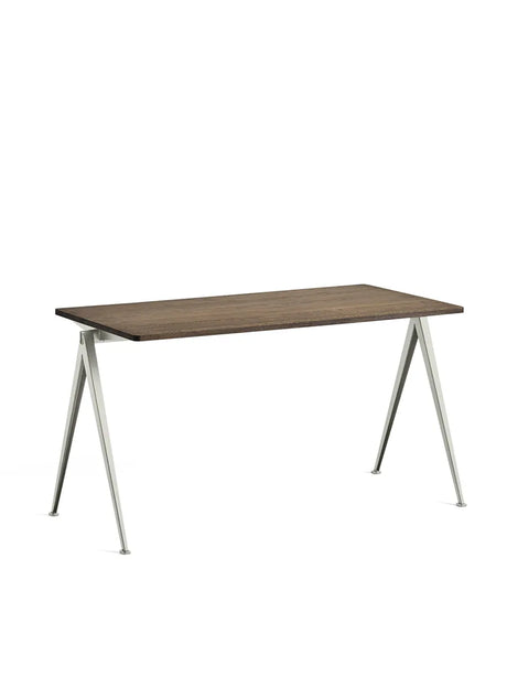 Pyramid 01 Tisch von Hay - Geräucherte Eiche (Öl) / Beige pulverbeschichteter Stahl / 140 x 65 cm - Jacobsen Plus