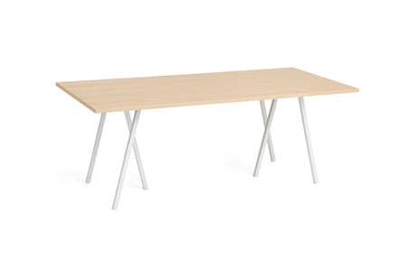 Loop Stand Table, 200 cm fra Hay - Lakeret eg / White - Jacobsen Plus