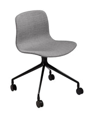 About a Chair AAC15 von Hay