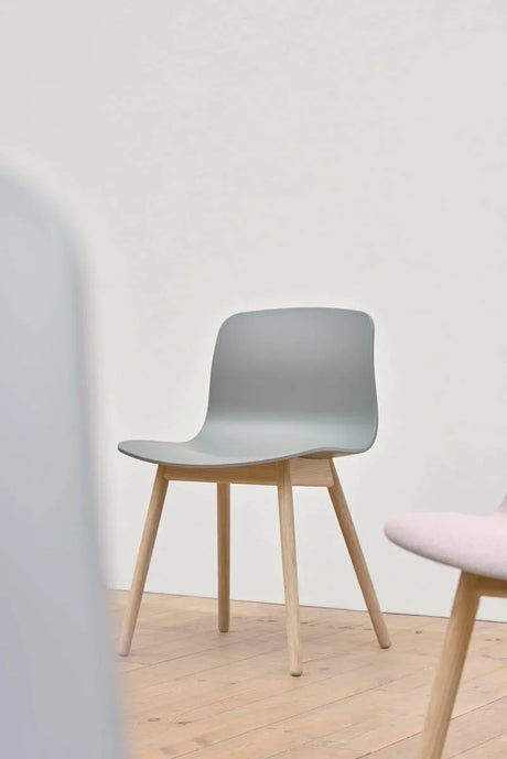 About a Chair AAC12 von Hay - Weiß / Lackierte Eiche - Jacobsen Plus