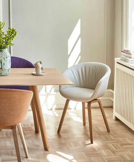 About a Chair AAC23 Soft von HAY - Preisklasse 1 / Lackierte Eiche - Jacobsen Plus