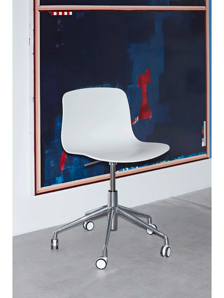 About a Chair AAC50 von HAY - Weiß / Schwarz pulverbeschichtetes Aluminium - Jacobsen Plus