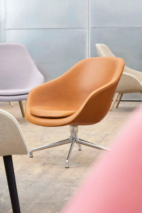 About a Lounge Chair low AAL81 von HAY - Steelcut / Schwarz pulverbeschichtetes Aluminium - Jacobsen Plus