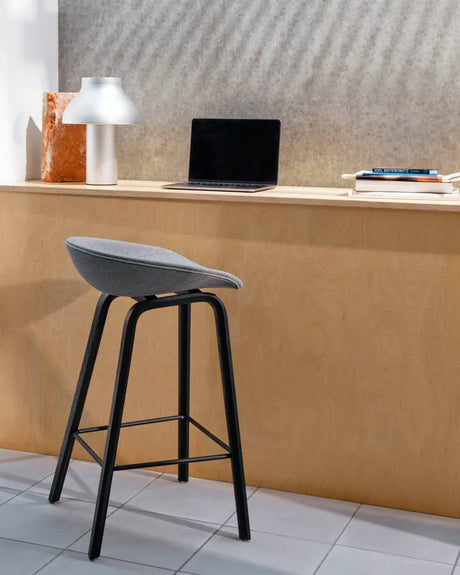 About a Stool AAS33 von HAY - Niedrig - B 50 x T 43 x H 64-75 cm / Steelcut / Lackierte Eiche - Jacobsen Plus
