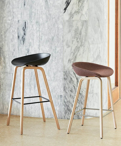 About a Stool AAS33 von HAY - Niedrig - B 50 x T 43 x H 64-75 cm / Steelcut / Lackierte Eiche - Jacobsen Plus