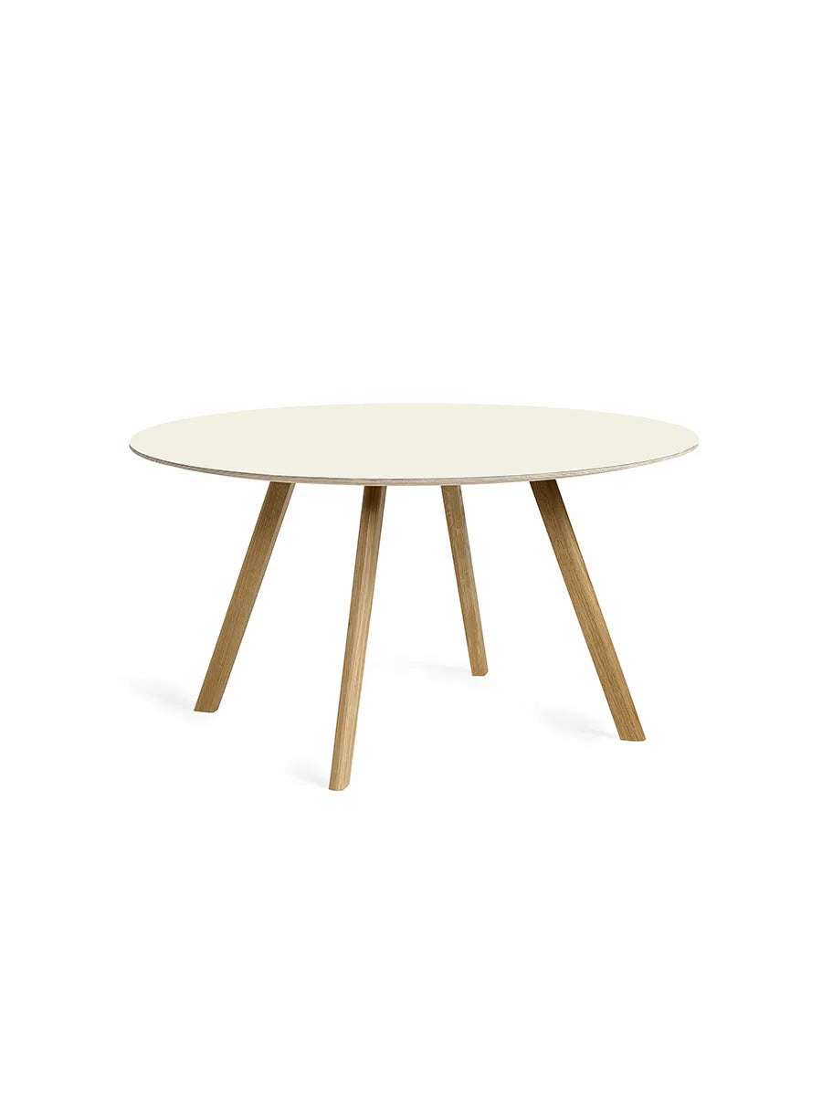 Copenhague CPH25 Tisch, Ø140 cm von HAY - Lackierte Eiche / Linoleum in Off-White - Jacobsen Plus