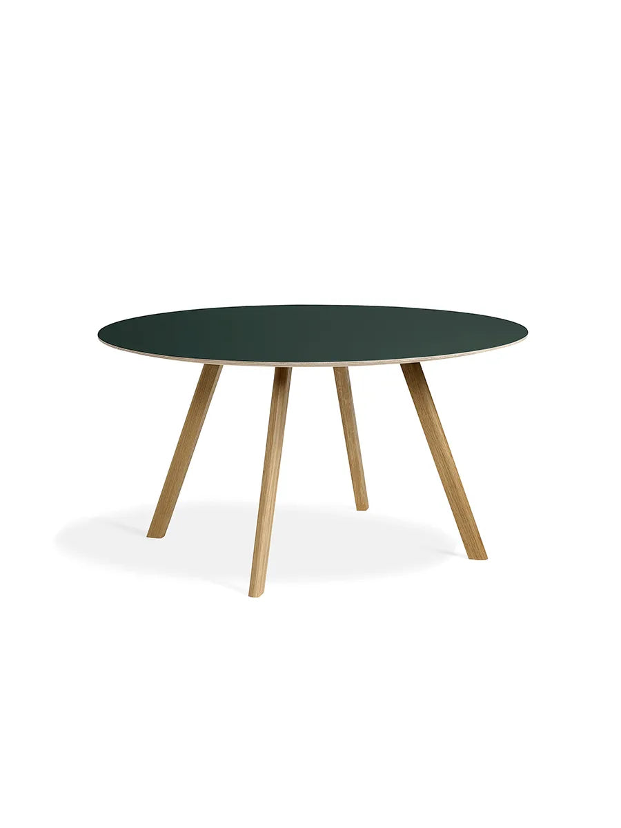 Copenhague CPH25 Tisch, Ø140 cm von HAY - Lackierte Eiche / Grünem Linoleum - Jacobsen Plus