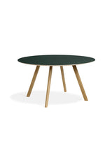 Copenhague CPH25 Tisch, Ø140 cm von HAY - Lackierte Eiche / Grünem Linoleum - Jacobsen Plus