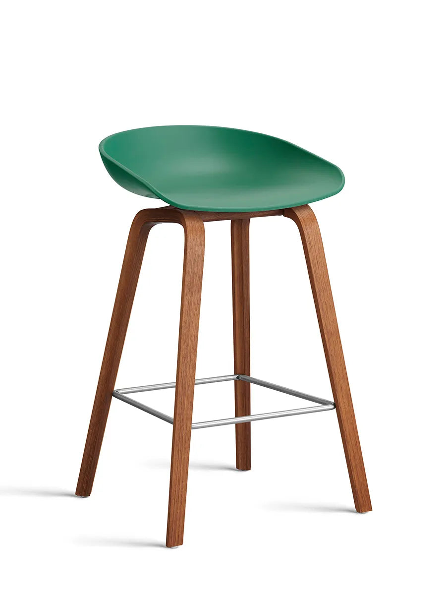 About a Stool AAS32 von HAY - Niedrig - B 50 x T 43 x H 64-75 cm / Türkisgrün / Lackierte Walnuss - Jacobsen Plus