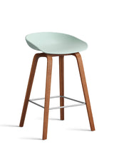 About a Stool AAS32 von HAY - Niedrig - B 50 x T 43 x H 64-75 cm / Dusty Mint / Lackierte Walnuss - Jacobsen Plus