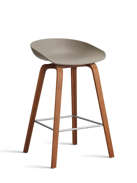 About a Stool AAS32 von HAY - Niedrig - B 50 x T 43 x H 64-75 cm / Khaki / Lackierte Walnuss - Jacobsen Plus