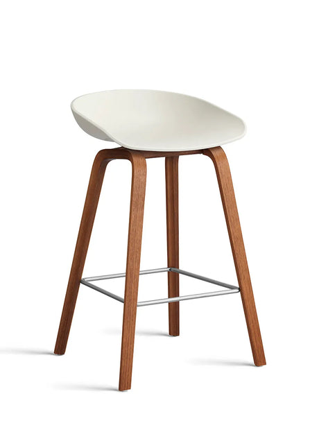 About a Stool AAS32 von HAY - Niedrig - B 50 x T 43 x H 64-75 cm / Melange Cream / Lackierte Walnuss - Jacobsen Plus
