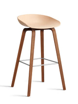 About a Stool AAS32 von HAY - Hoch - B 50 x T 46 x H 74-85 cm / Pale Peach / Lackierte Walnuss - Jacobsen Plus