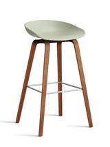 About a Stool AAS32 von HAY - Hoch - B 50 x T 46 x H 74-85 cm / Pastellgrün / Lackierte Walnuss - Jacobsen Plus