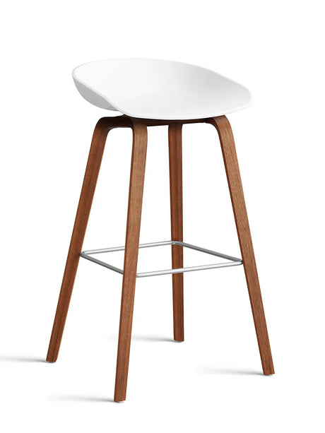 About a Stool AAS32 von HAY - Hoch - B 50 x T 46 x H 74-85 cm / Weiß / Lackierte Walnuss - Jacobsen Plus
