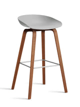 About a Stool AAS32 von HAY - Hoch - B 50 x T 46 x H 74-85 cm / Concrete Grau / Lackierte Walnuss - Jacobsen Plus