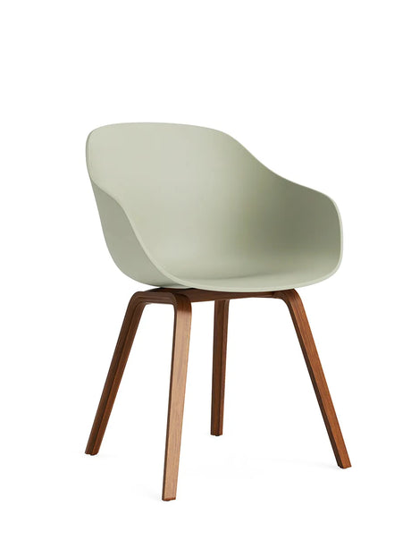 About a Chair AAC 222 fra Hay - Pastel green / Lakeret valnød - Jacobsen Plus
