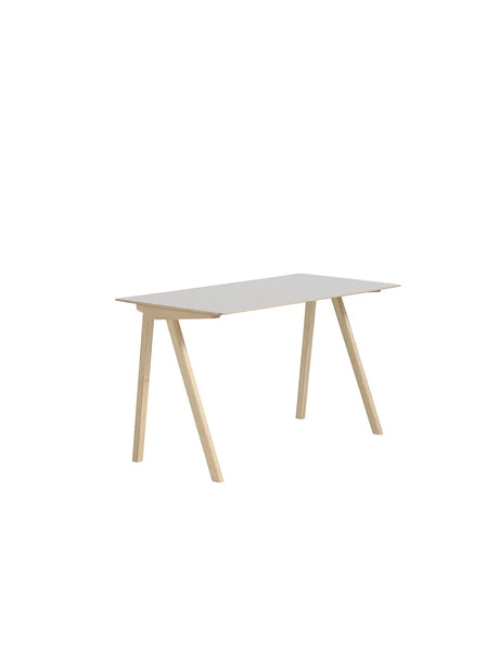 CPH90 Skrivebord, 130 cm fra Hay - Off white linoleum / Lakeret eg - Jacobsen Plus