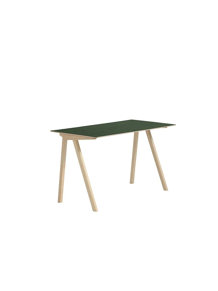CPH90 Schreibtisch, 130 cm von HAY - Grünes Linoleum / Lackierte Eiche - Jacobsen Plus