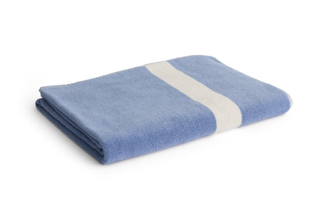 Stripe Badetuch von HAY - Staubblau - Jacobsen Plus