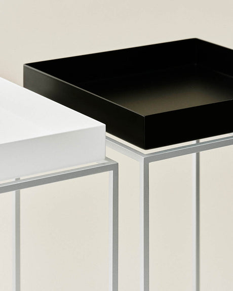 Tray Table Small Hoch 30x30, silikonbeschichtete Stahlbase von HAY - Schwarz - Jacobsen Plus