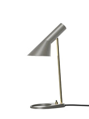 AJ Mini Table Lamp, grau/messing von Arne Jacobsen