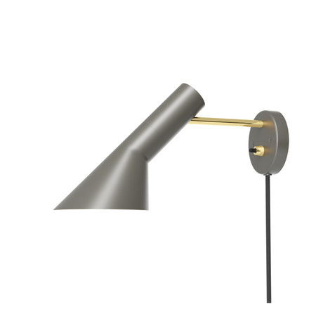AJ Væglampe fra Louis Poulsen - Warm Grey/Brass - Jacobsen Plus