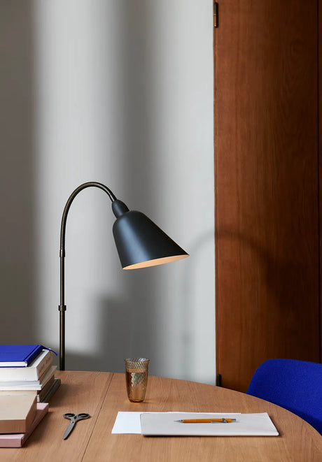 AJ7 Bellevue Stehleuchte von Arne Jacobsen - Black & Brass - Jacobsen Plus