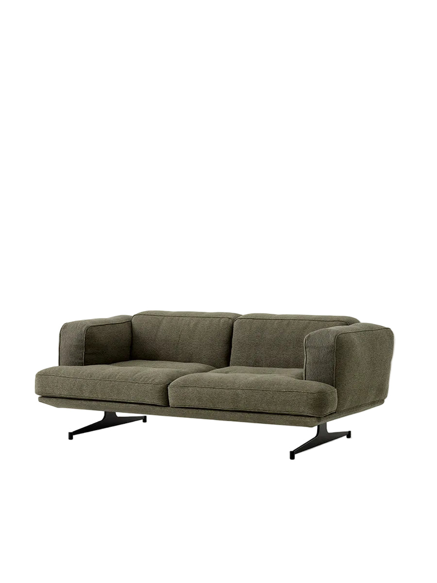 Inland AV22 Sofa von &Tradition - Clay 0014 - Jacobsen Plus