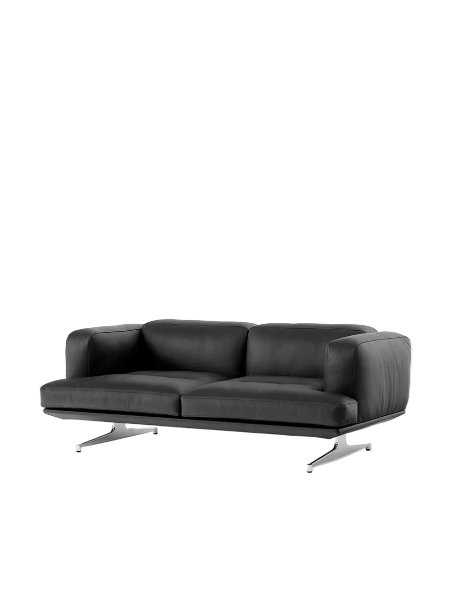 Inland AV22 Sofa von &Tradition - Noble Black Leder - poliert Gestell - Jacobsen Plus