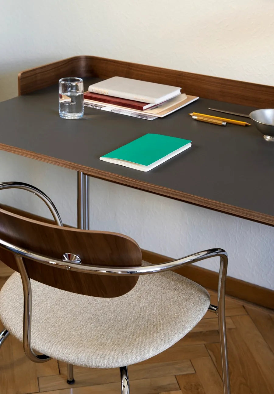 Pavilion Skrivebord AV17 fra &Tradition