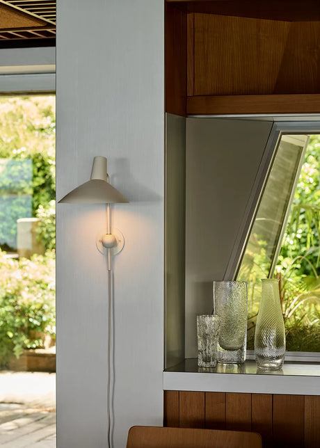 Tripod HM12 Wandleuchte von Hvidt & Mølgaard - 2 - Jacobsen Plus