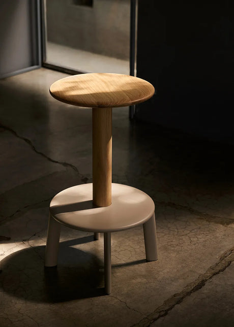 Massif AV39 Counter Stool von &Tradition - Dunkel gebeizte Eiche & Warmes Schwarz - Jacobsen Plus