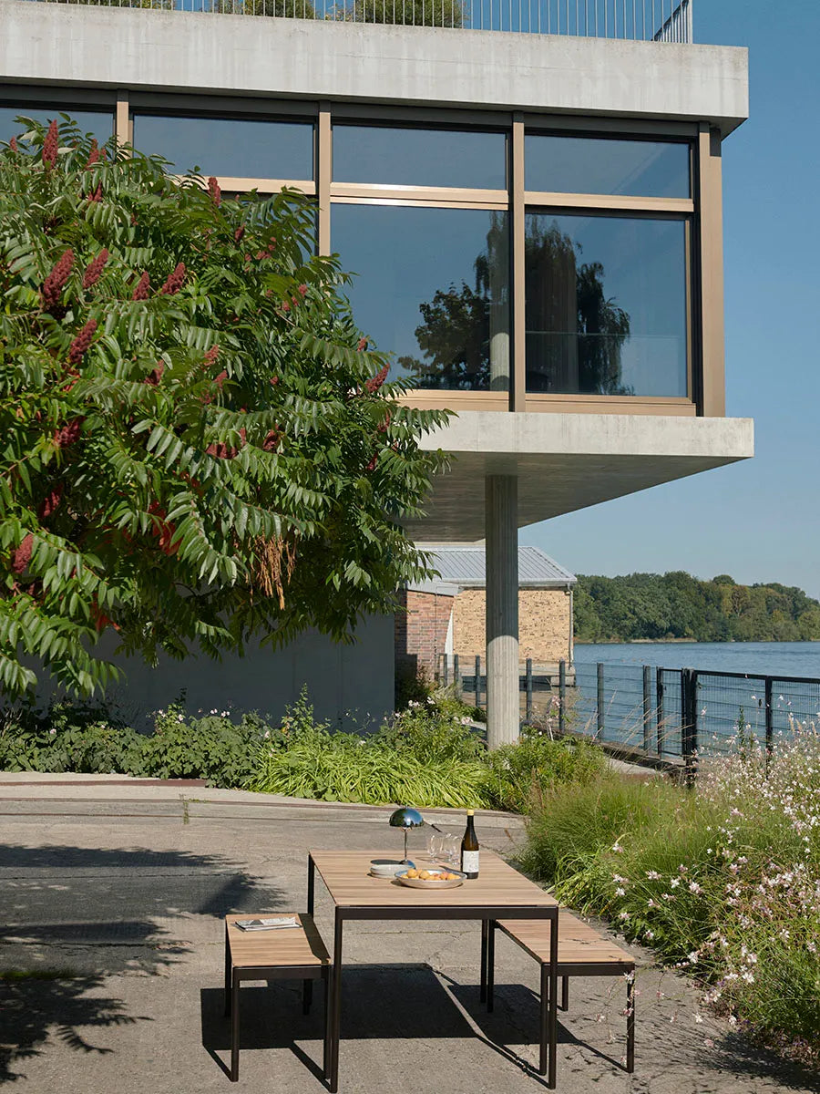 Ville AV28 Havebænk, 180x40 fra &Tradition